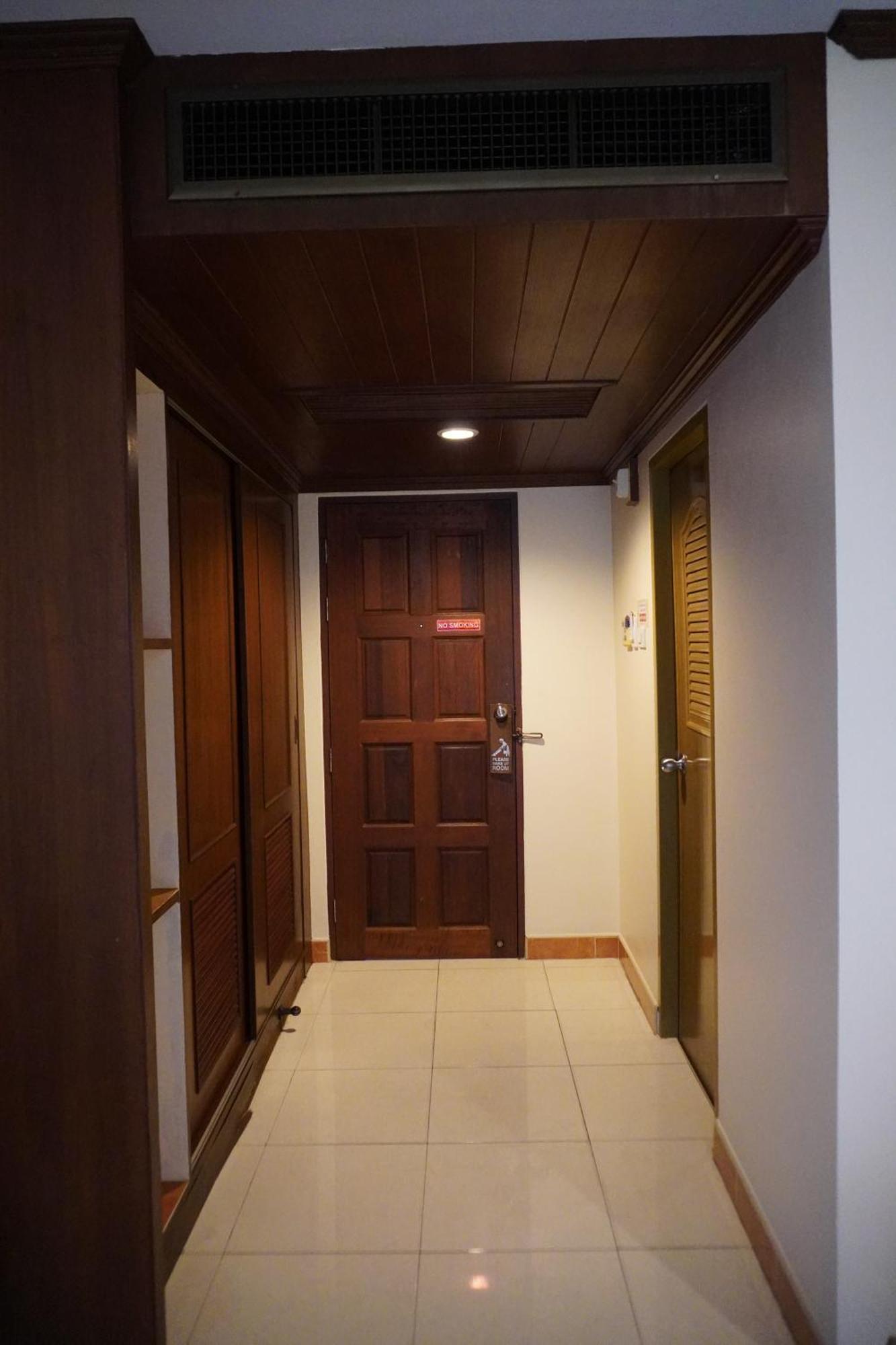 Centre Point Nanai Hotell Patong Exteriör bild