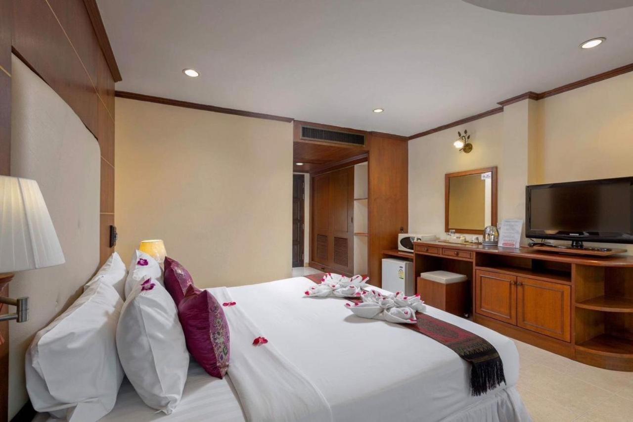 Centre Point Nanai Hotell Patong Exteriör bild